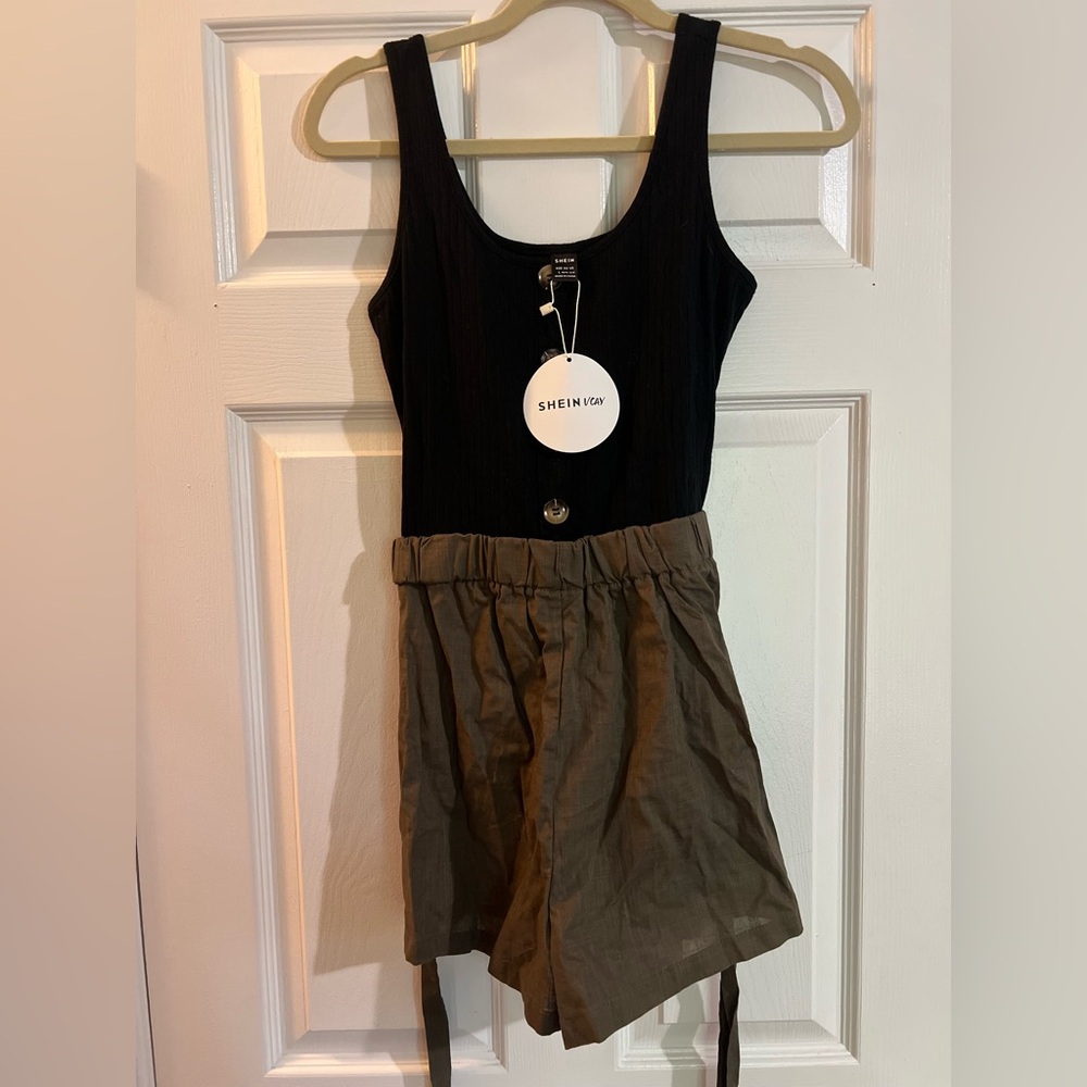 SHEIN Vacay Black and Olive Romper Size Large NWT